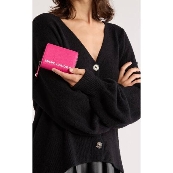 Marc Jacobs
Women’s Compact Wallet in Hot Pink - Picture 2 of 4